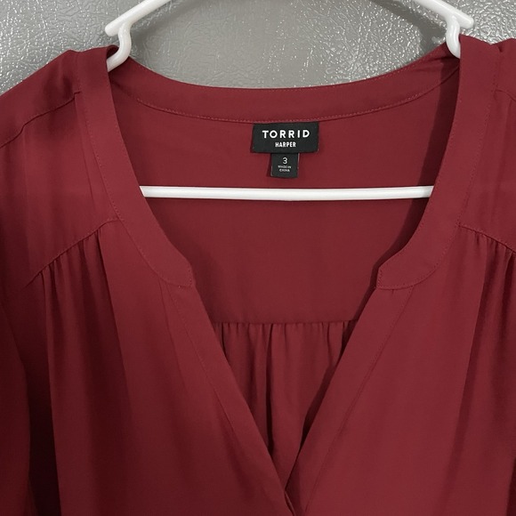 Torrid Women's Plus Size 2 2XL Maroon Harper Top Button Front Ruched Sleeves - Picture 4 of 7